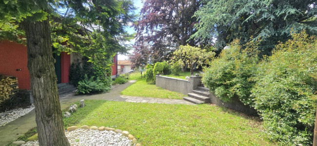 Villa in vendita a Comerio