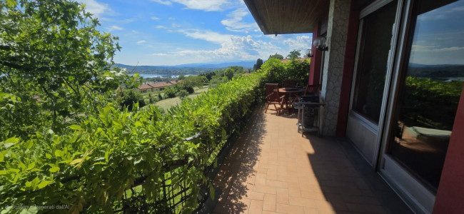 Villa in vendita a Comerio