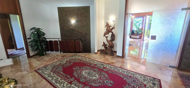 Villa in vendita a Comerio
