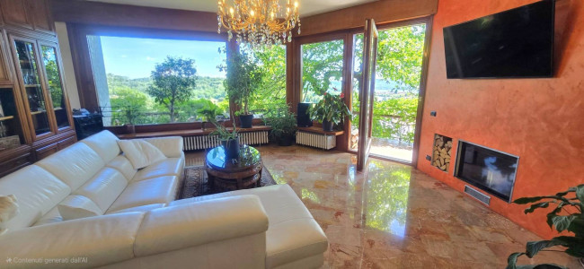 Villa in vendita a Comerio