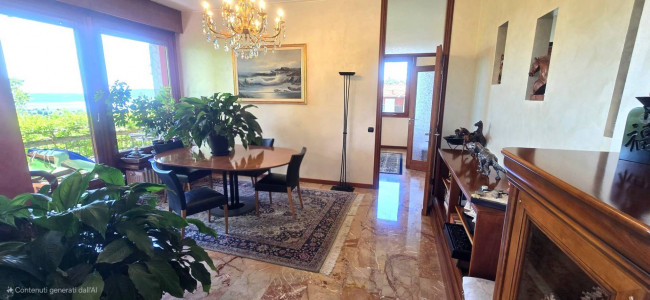 Villa in vendita a Comerio