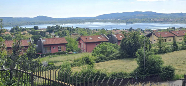 Villa in vendita a Comerio