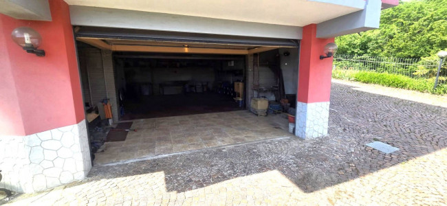 Villa in vendita a Comerio
