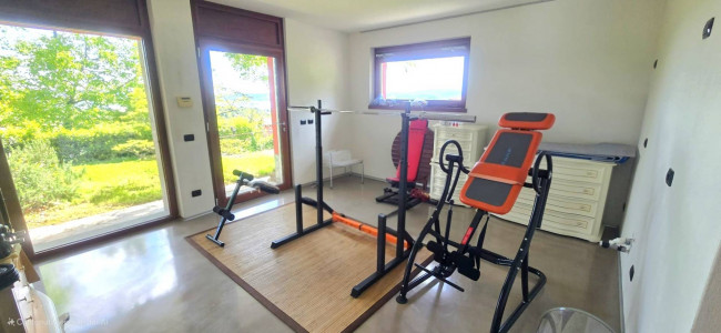Villa in vendita a Comerio