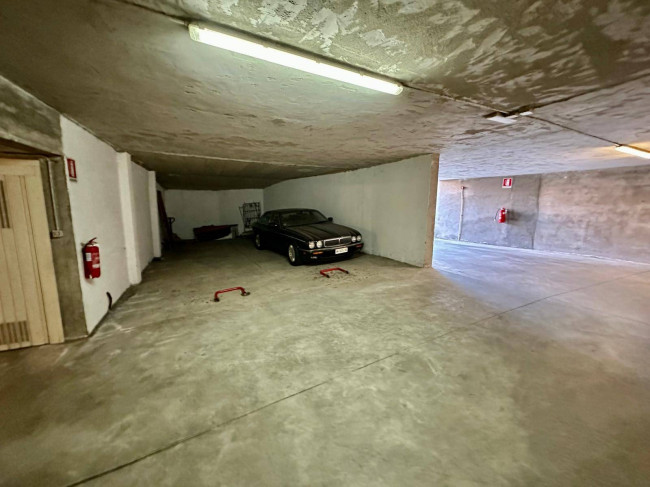 Box o garage in vendita a Luino