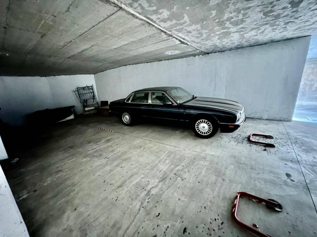 Box o garage in vendita a Luino