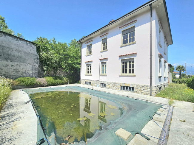 Villa in vendita a Laveno-Mombello