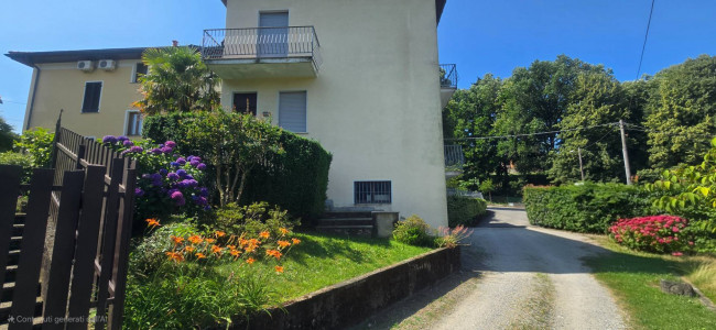 Villa in vendita a Laveno-Mombello