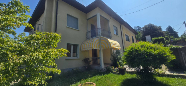 Villa in vendita a Laveno-Mombello