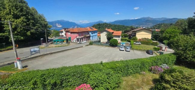 Villa in vendita a Laveno-Mombello
