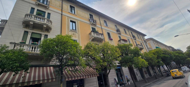 Attività commerciale in vendita a Laveno-Mombello