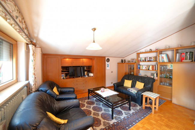 Villa in vendita a Cocquio-Trevisago