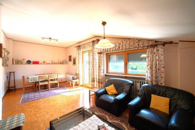 Villa in vendita a Cocquio-Trevisago