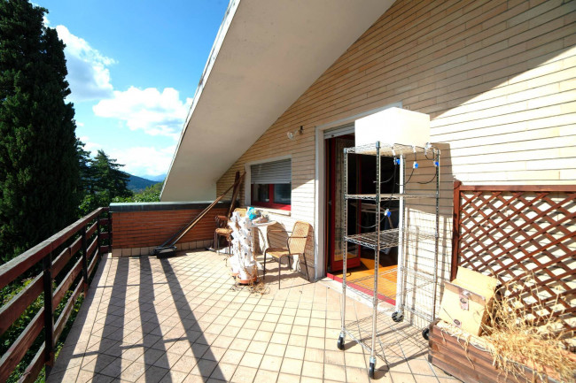 Villa in vendita a Cocquio-Trevisago