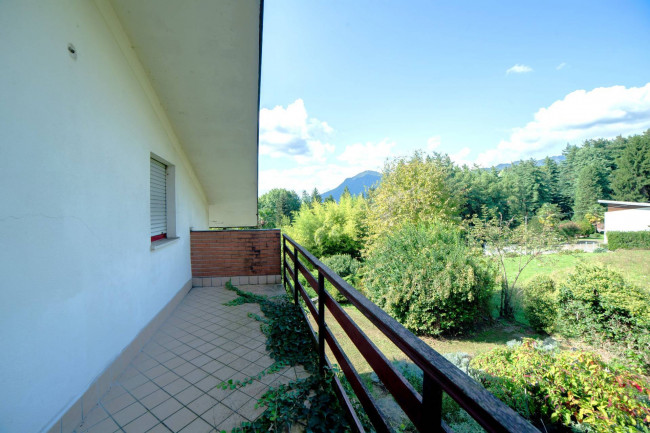 Villa in vendita a Cocquio-Trevisago