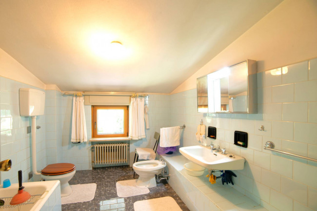 Villa in vendita a Cocquio-Trevisago