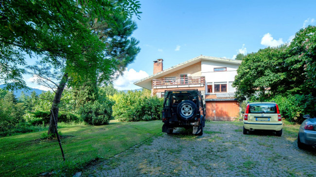 Villa in vendita a Cocquio-Trevisago