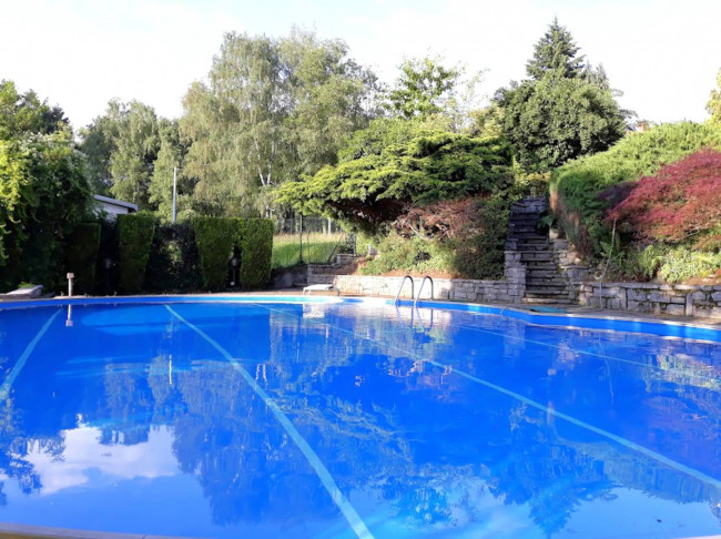 Villa in vendita a Cocquio-Trevisago