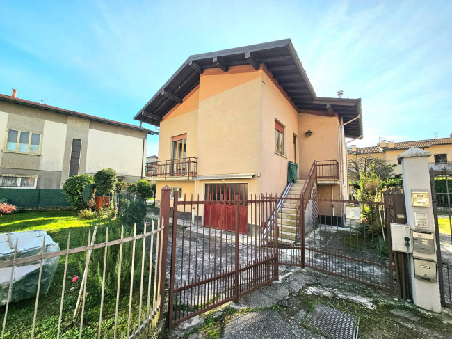 Casa singola in vendita a Laveno-Mombello