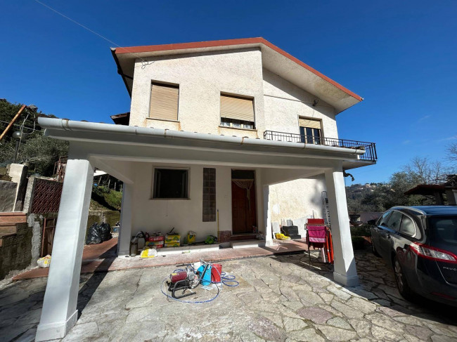 Villa in vendita a Follo