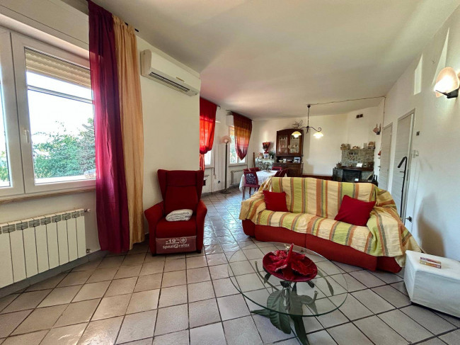 Villa in vendita a Follo