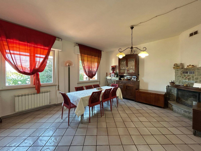 Villa in vendita a Follo