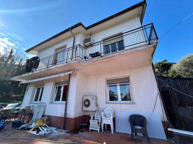 Villa in vendita a Follo