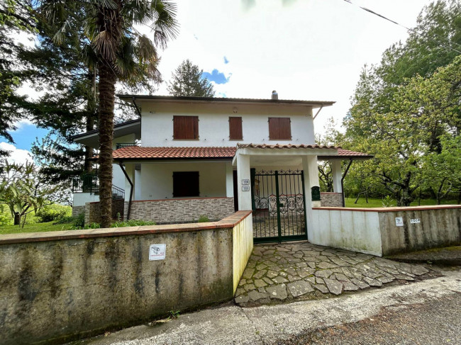 Bifamiliare in vendita a Podenzana