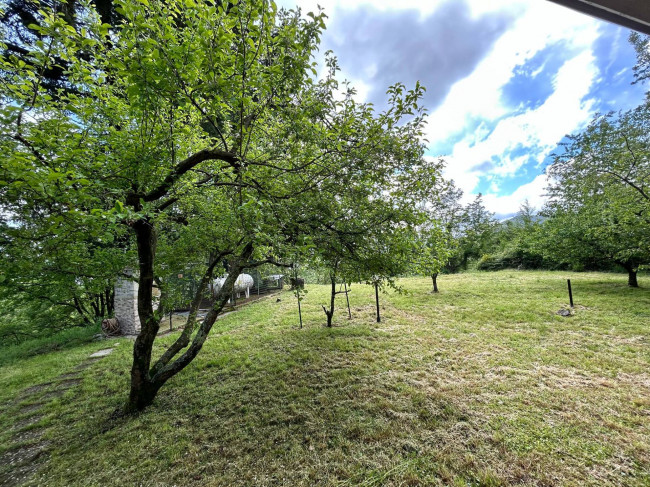 Bifamiliare in vendita a Podenzana