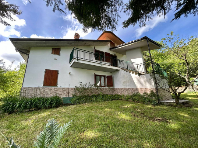 Bifamiliare in vendita a Podenzana