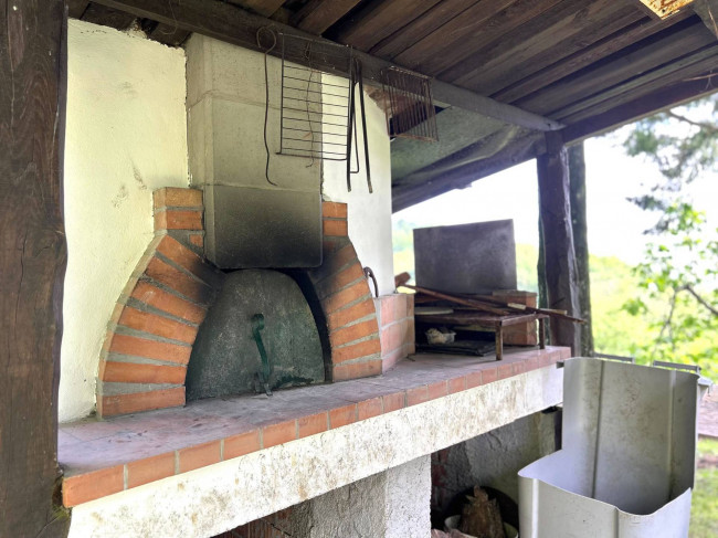 Bifamiliare in vendita a Podenzana
