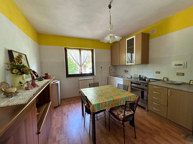 Bifamiliare in vendita a Podenzana