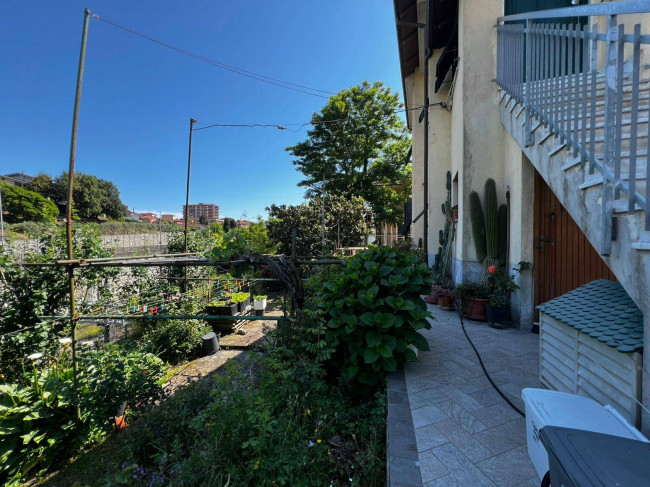 Bifamiliare in vendita a Vezzano Ligure