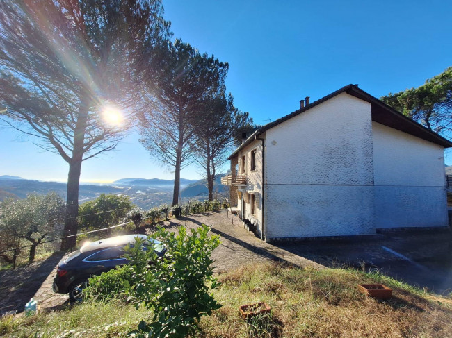 Villa in vendita a Calice al Cornoviglio