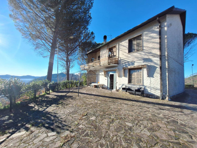 Villa in vendita a Calice al Cornoviglio