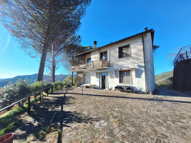 Villa in vendita a Calice al Cornoviglio
