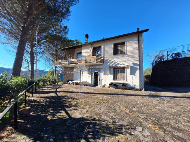 Villa in vendita a Calice al Cornoviglio