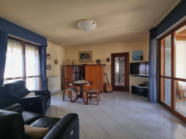 Appartamento in vendita a Follo
