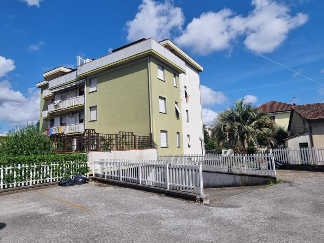 Appartamento in vendita a Follo