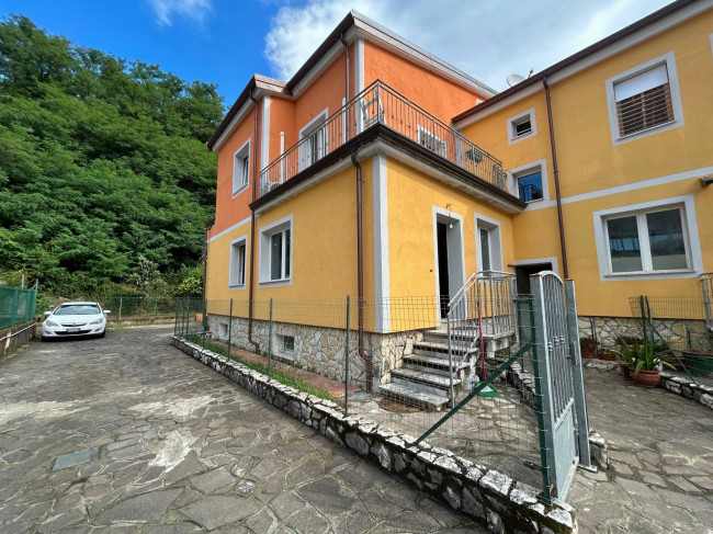 Appartamento in vendita a Follo