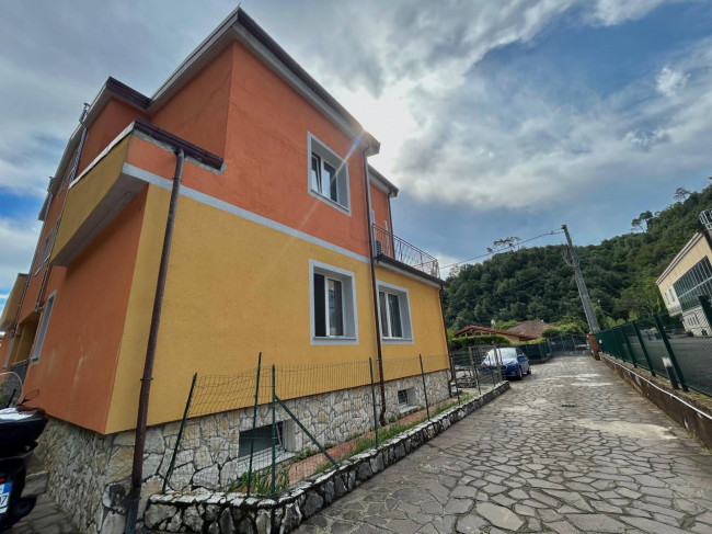 Appartamento in vendita a Follo