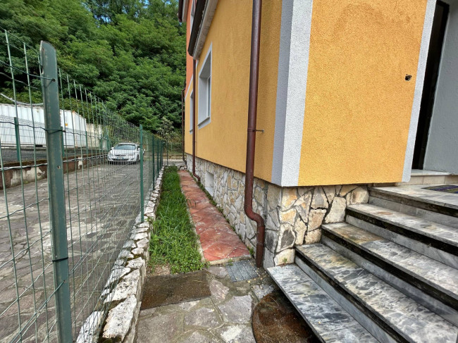 Appartamento in vendita a Follo