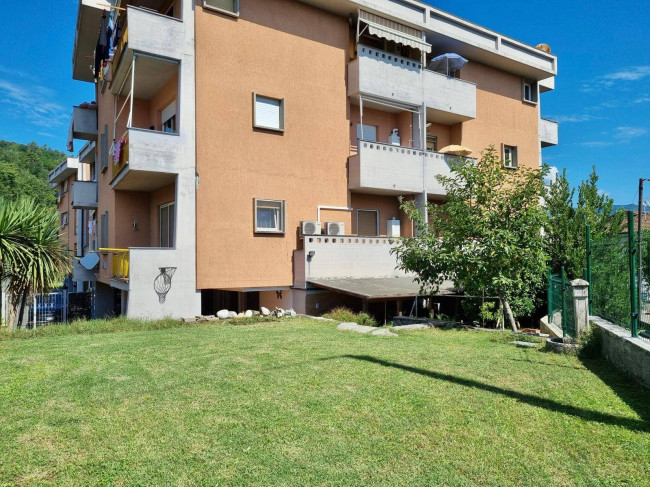 Appartamento in vendita a Follo