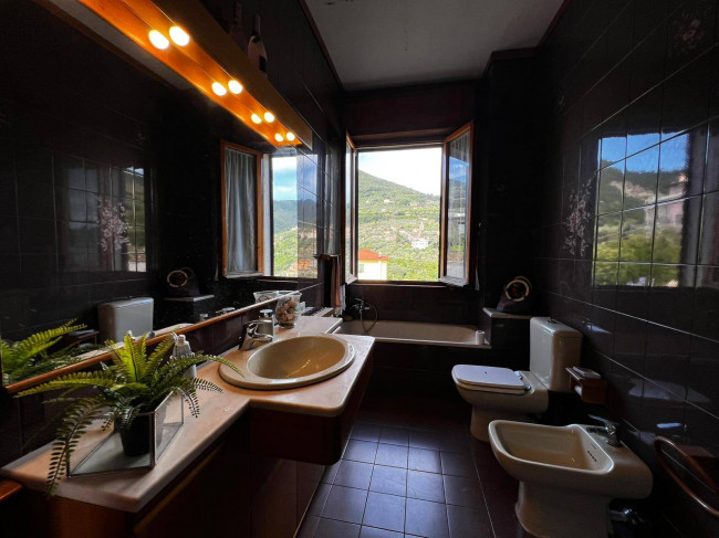 Bifamiliare in vendita a La Spezia