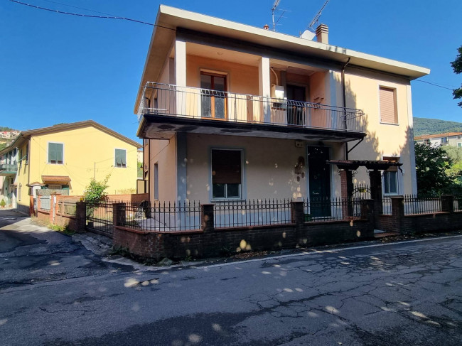 Appartamento in vendita a Follo
