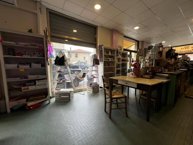 Attività commerciale in vendita a Vezzano Ligure