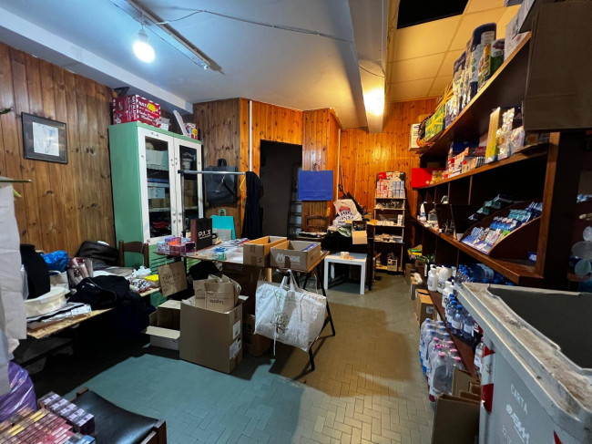 Attività commerciale in vendita a Vezzano Ligure