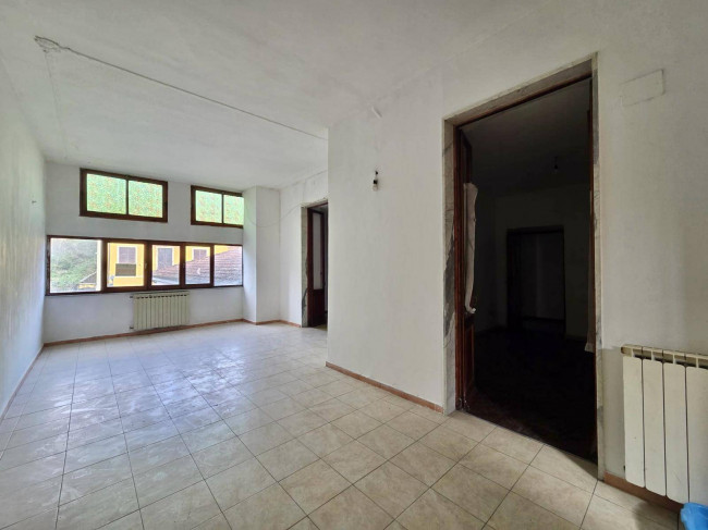 Appartamento in vendita a Vezzano Ligure