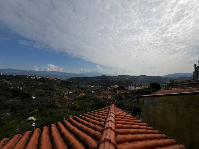 Appartamento in vendita a Vezzano Ligure