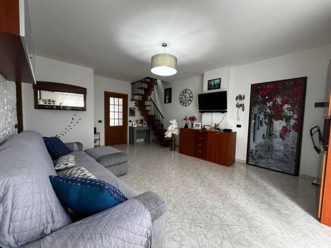 Appartamento in vendita a Vezzano Ligure